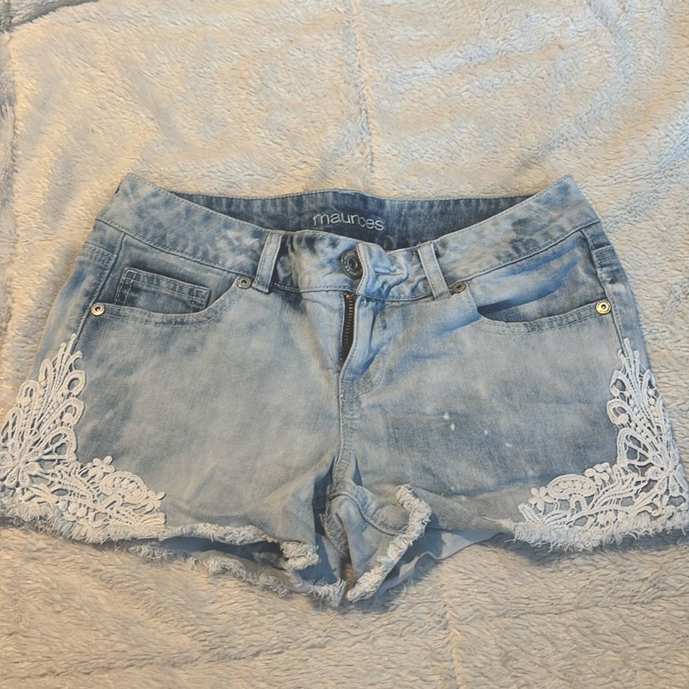 Light wash lace trim Short shorts - size 3/4